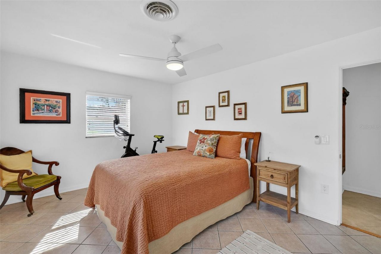 33225 Lakeshore Drive, Tavares, FL 32778 Photo