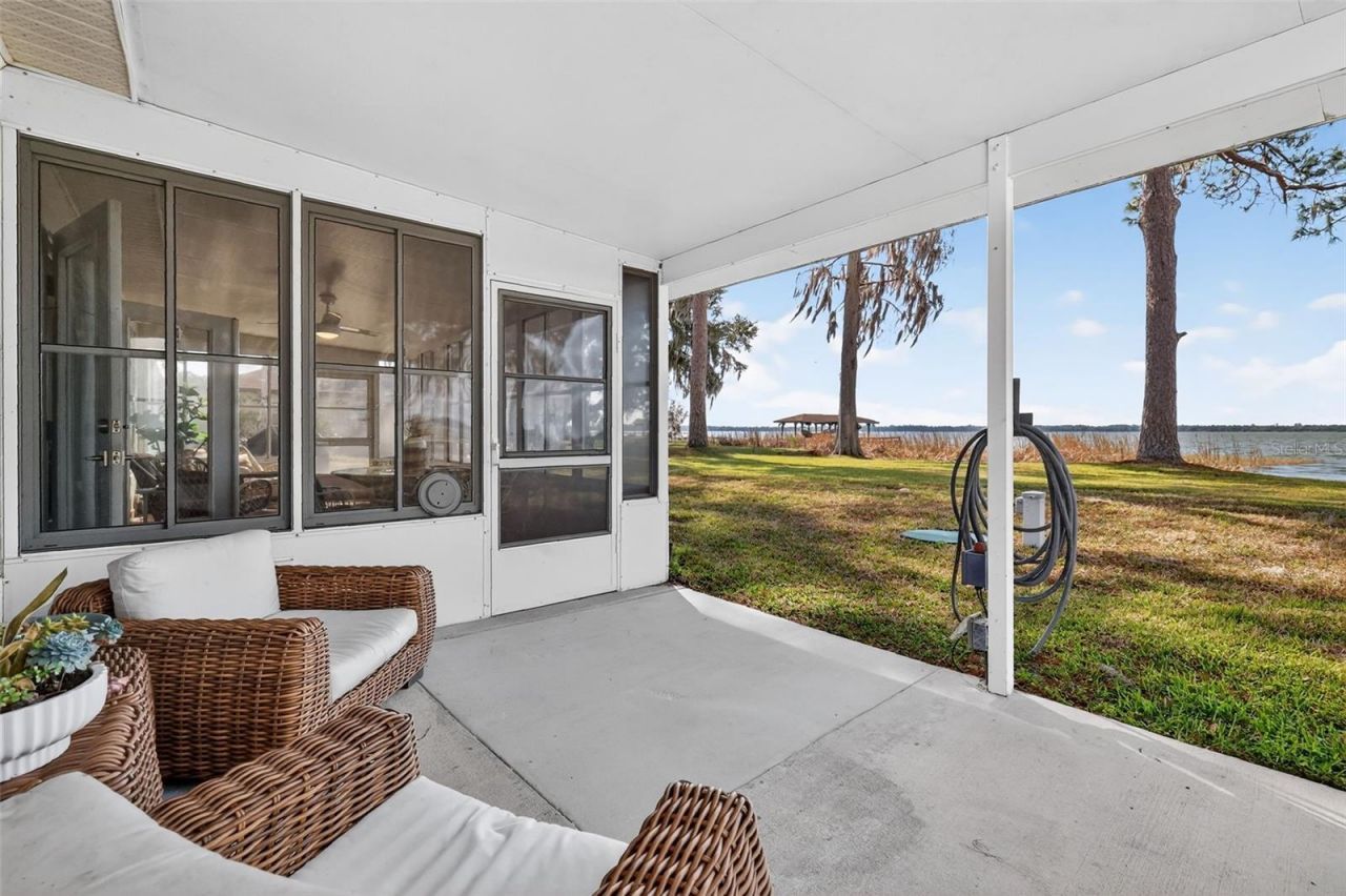 33225 Lakeshore Drive, Tavares, FL 32778 Photo