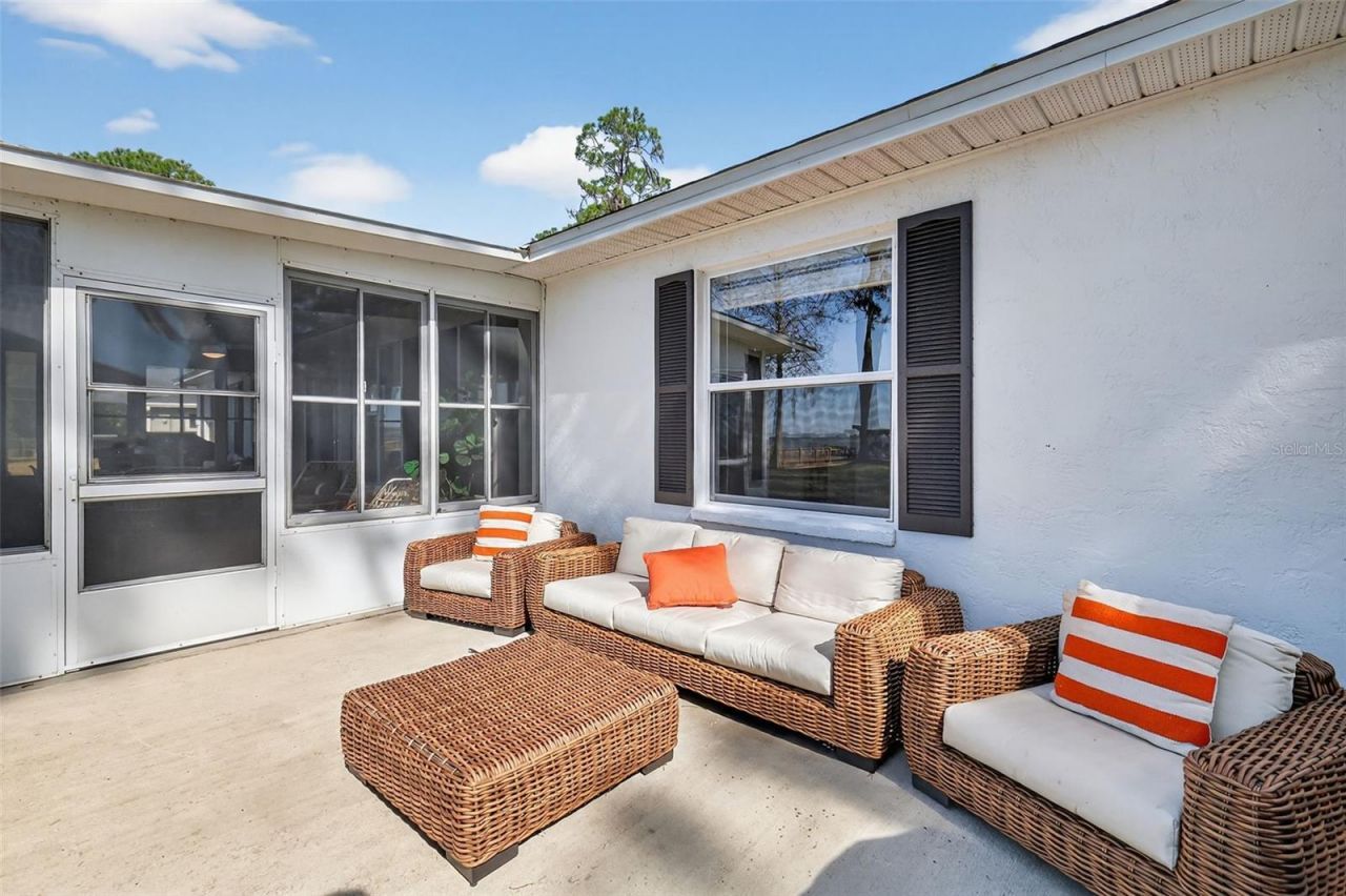 33225 Lakeshore Drive, Tavares, FL 32778 Photo