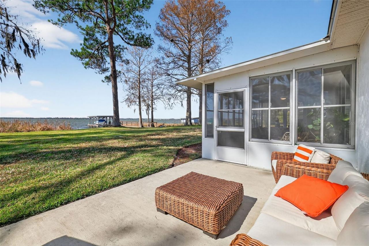 33225 Lakeshore Drive, Tavares, FL 32778 Photo