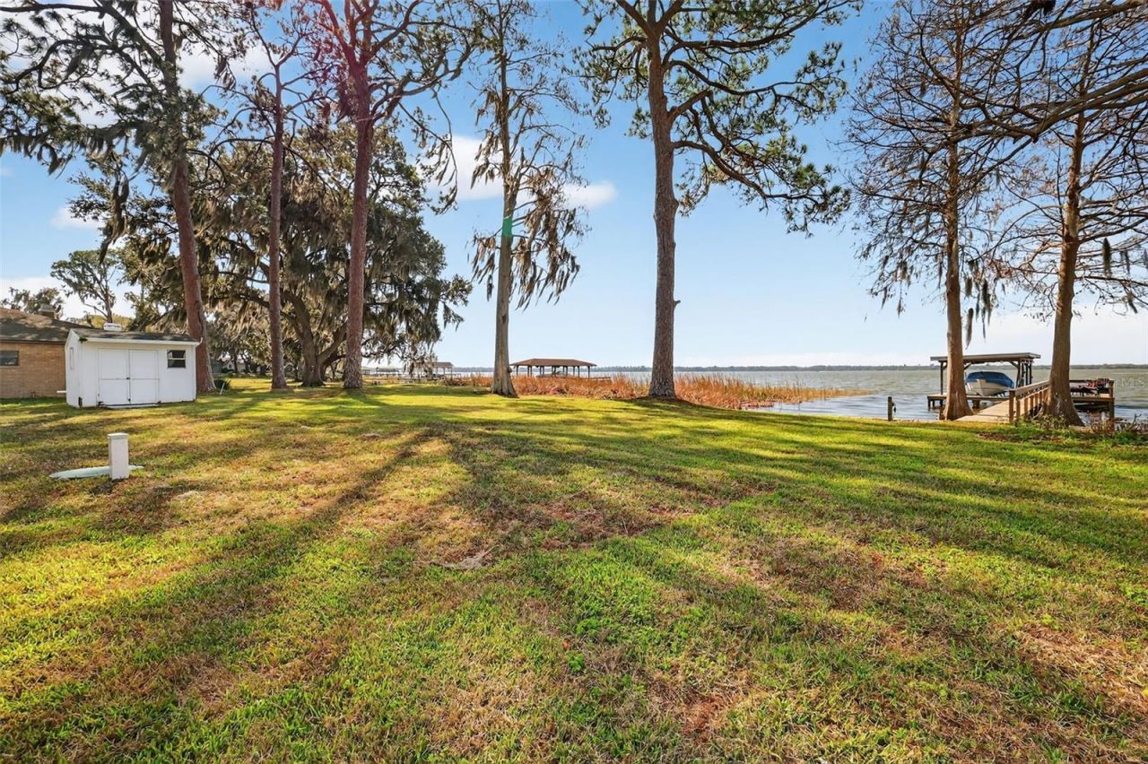 33225 Lakeshore Drive, Tavares, FL 32778 Photo