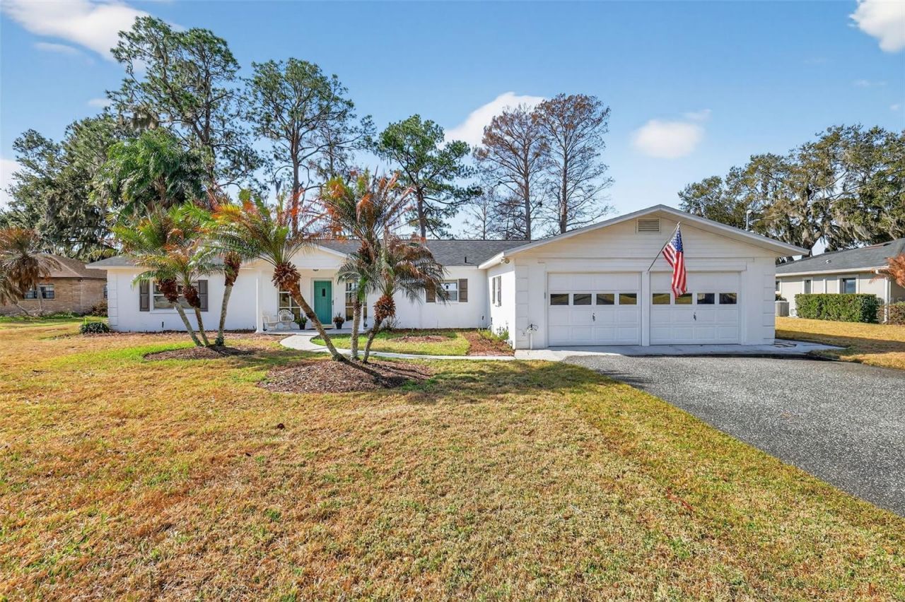 33225 Lakeshore Drive, Tavares, FL 32778 Photo