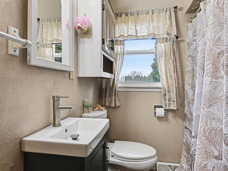 6155 Springfield Jamestown Road, Springfield, OH 45502 Photo 12