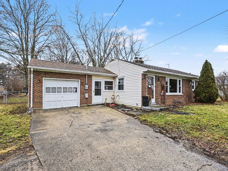 6155 Springfield Jamestown Road, Springfield, OH 45502 Photo 3