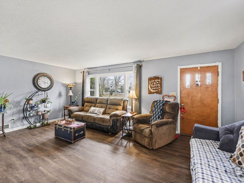 6155 Springfield Jamestown Road, Springfield, OH 45502 Photo 5