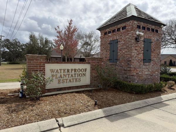 133 Sportsman Dr, Houma, LA 70360