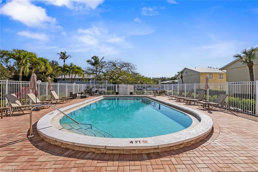 4629 Bayshore Dr, Unit J3, Naples, FL 34112 Photo
