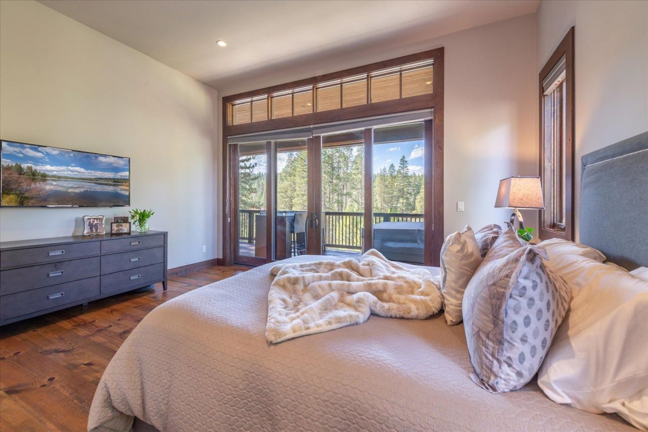 11102 Meek Court, Truckee, CA 96161 Photo