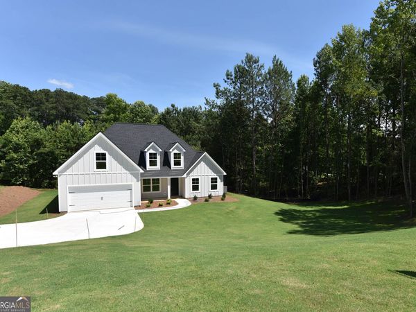 104 Fuller Court, Grantville, GA 30220