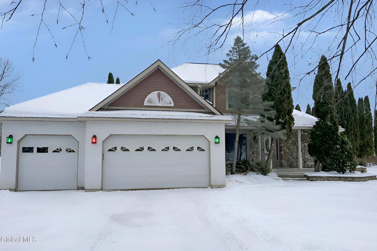 105 Ulrich Drive, Rotterdam Junction, NY 12150 Main Photo