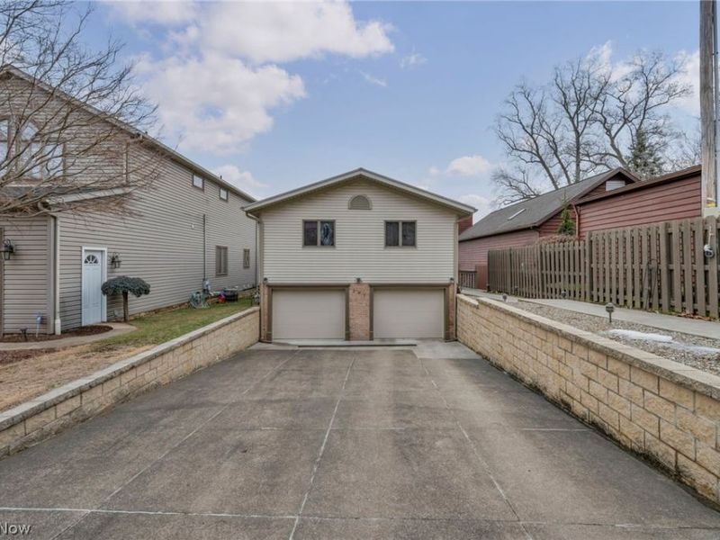 347 Dorwil Drive, Akron, OH 44319 Photo 2