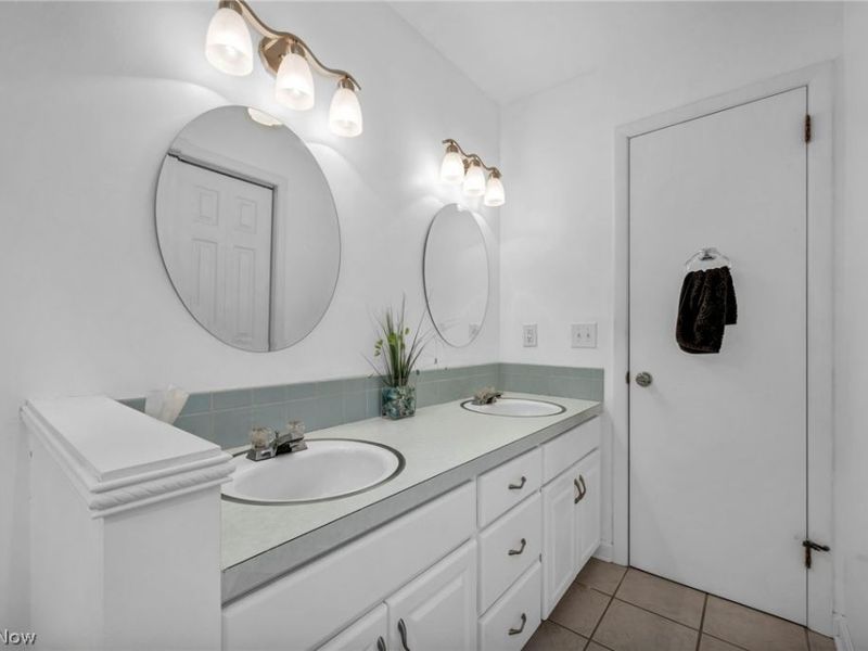 347 Dorwil Drive, Akron, OH 44319 Photo 26