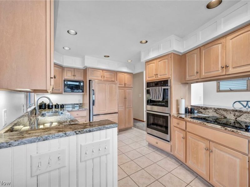 347 Dorwil Drive, Akron, OH 44319 Photo 6