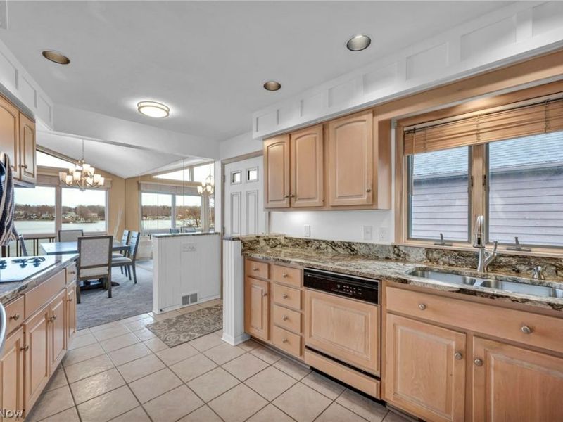 347 Dorwil Drive, Akron, OH 44319 Photo 8