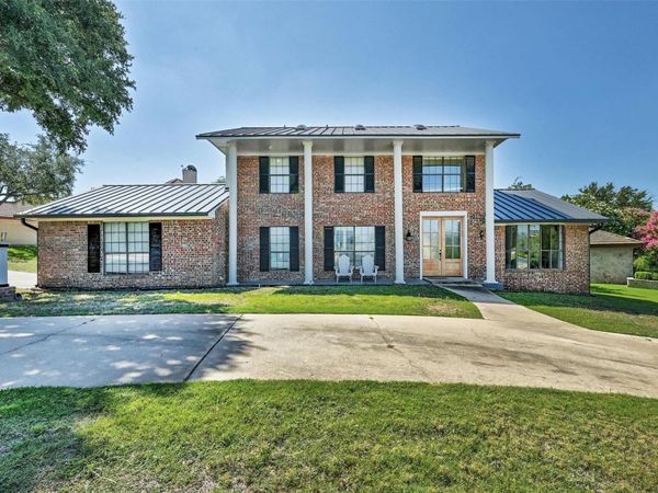 608 Sombrero DR, Horseshoe Bay, TX 78657