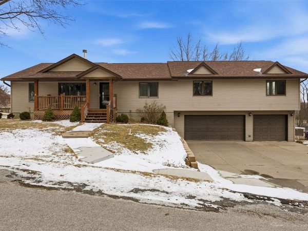 3438 NE Twin Lake View Drive NE, North Liberty, IA 52317