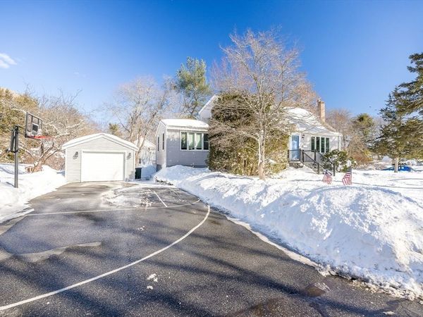 19 Pleasant St, North Reading, MA 01864