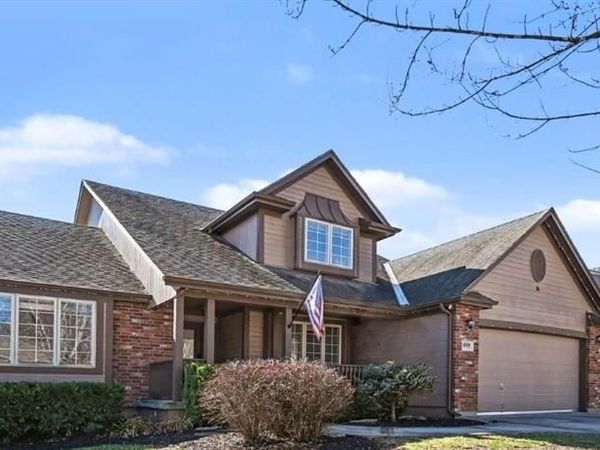 1009 NW Burr Oak Lane, Grain Valley, MO 64029