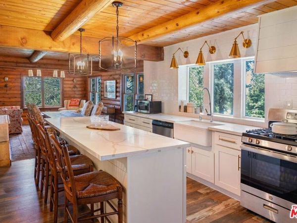 24015 Altdorf Drive, Crestline, CA 92325