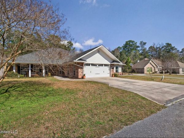8938 Hanalei Circle, Diamondhead, MS 39525