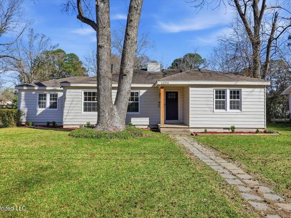 1004 Meadow Heights Drive, Jackson, MS 39206