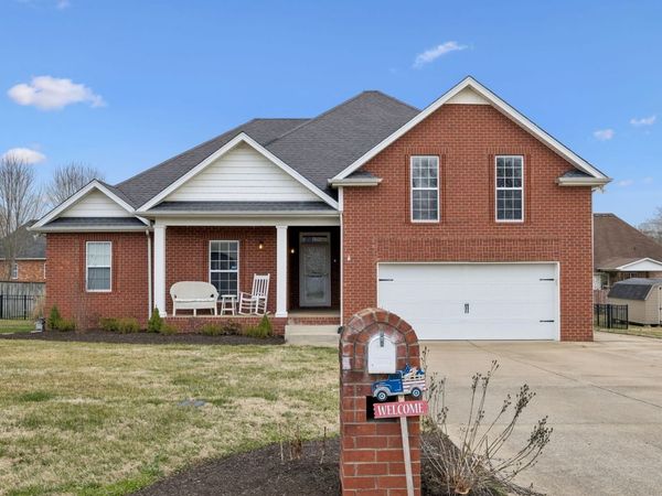 2017 Hollowfield Ln, Greenbrier, TN 37073