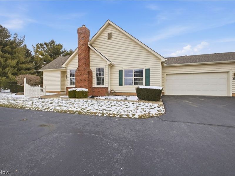 246 Village Court, Columbiana, OH 44408 Photo 1