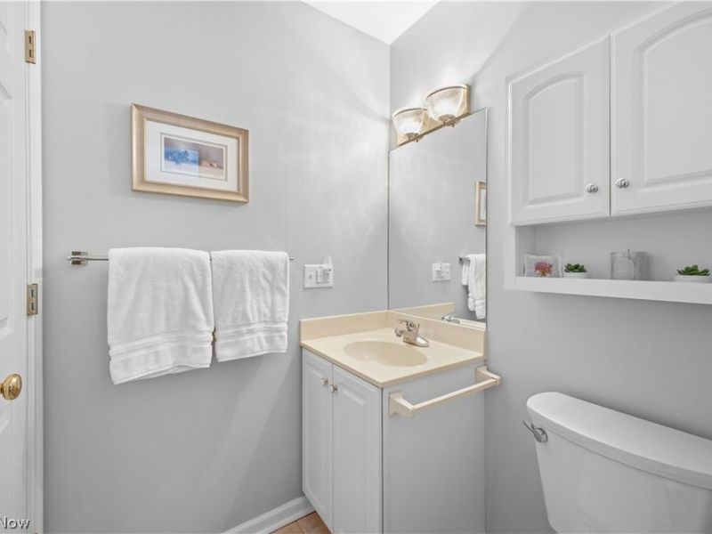 246 Village Court, Columbiana, OH 44408 Photo 12