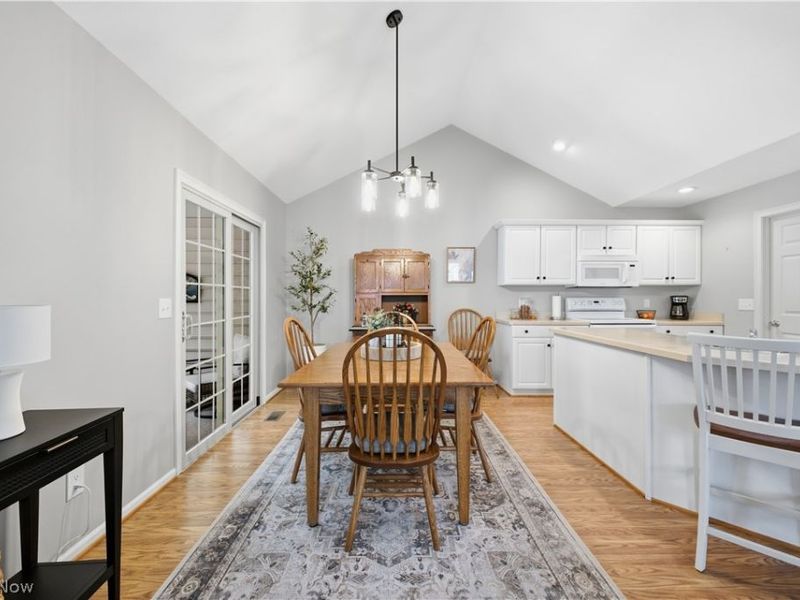 246 Village Court, Columbiana, OH 44408 Photo 5