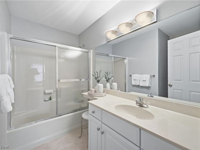 246 Village Court, Columbiana, OH 44408 Photo 9