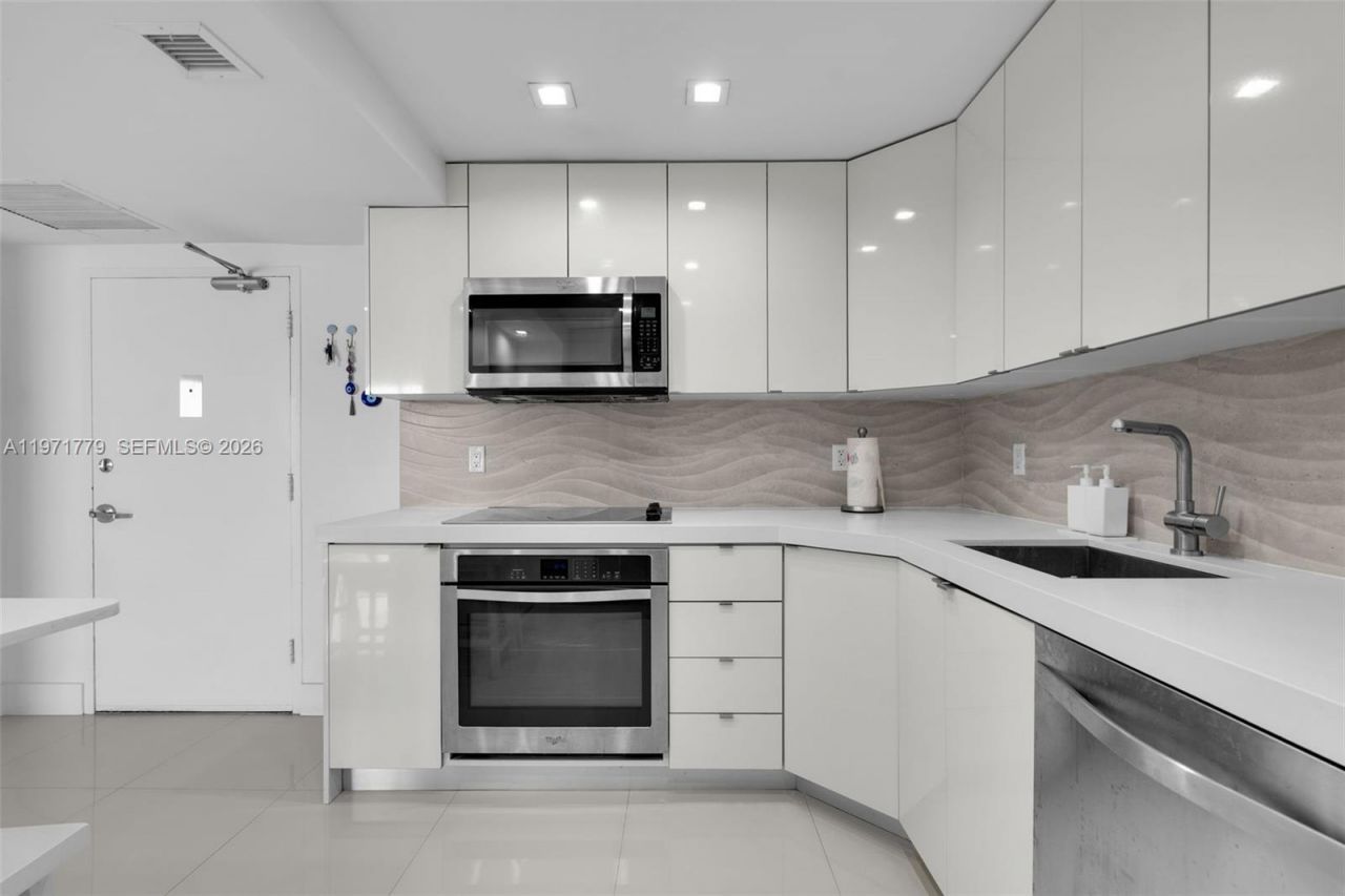 1000 West Ave , Unit 721, Miami Beach, FL 33139 Photo