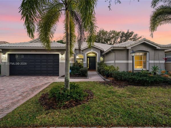 12846 NW 18th Ct, Pembroke Pines, FL 33028