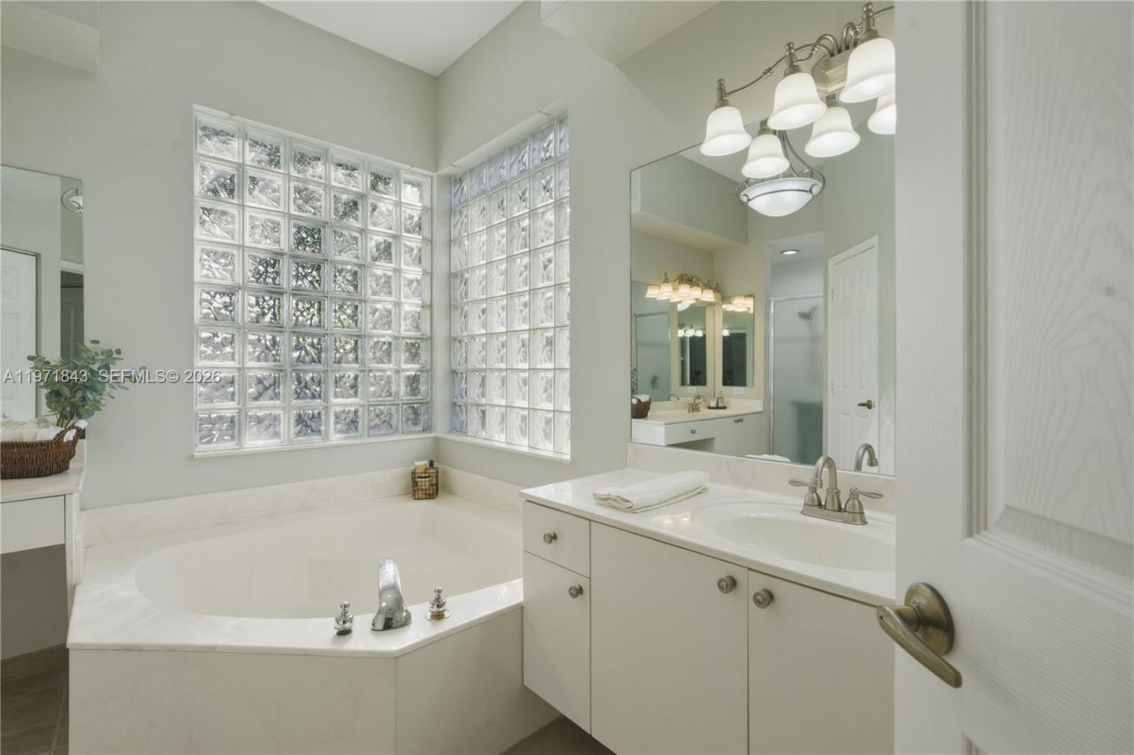 12846 NW 18th Ct, Pembroke Pines, FL 33028 Photo