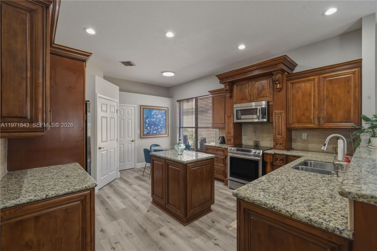 12846 NW 18th Ct, Pembroke Pines, FL 33028 Photo