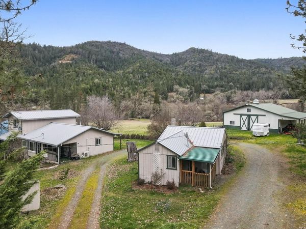 431 Murphy Gulch Road, Rogue River, OR 97537