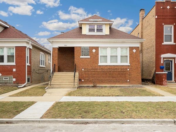 5912 W Wilson Avenue, Chicago, IL 60630