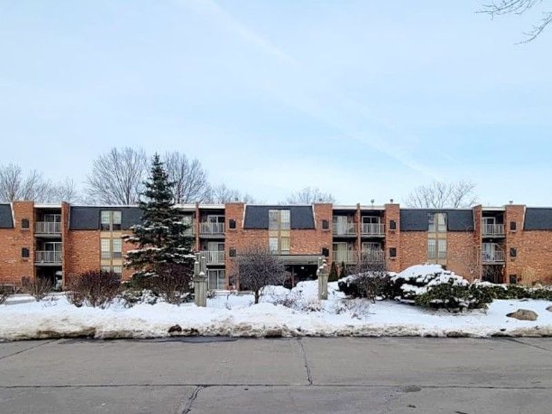 4179 Columbia Road, Unit 213, North Olmsted, OH 44070 Photo 1