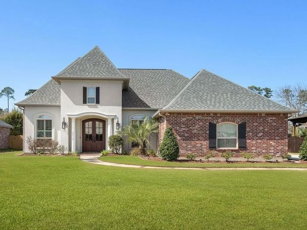 1067 SCARLET OAK Lane, Mandeville, LA 70448
