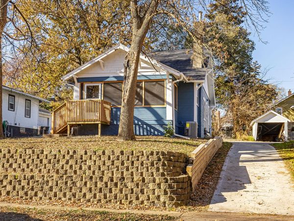 676 34th Street, Des Moines, IA 50312