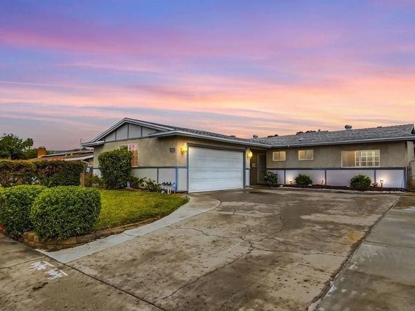 10520 El Nopal, Santee, CA 92071