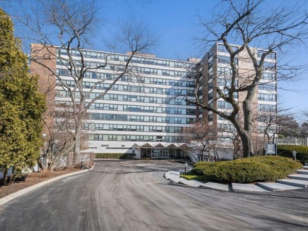 1616 Sheridan Road, Unit 8F, Wilmette, IL 60091