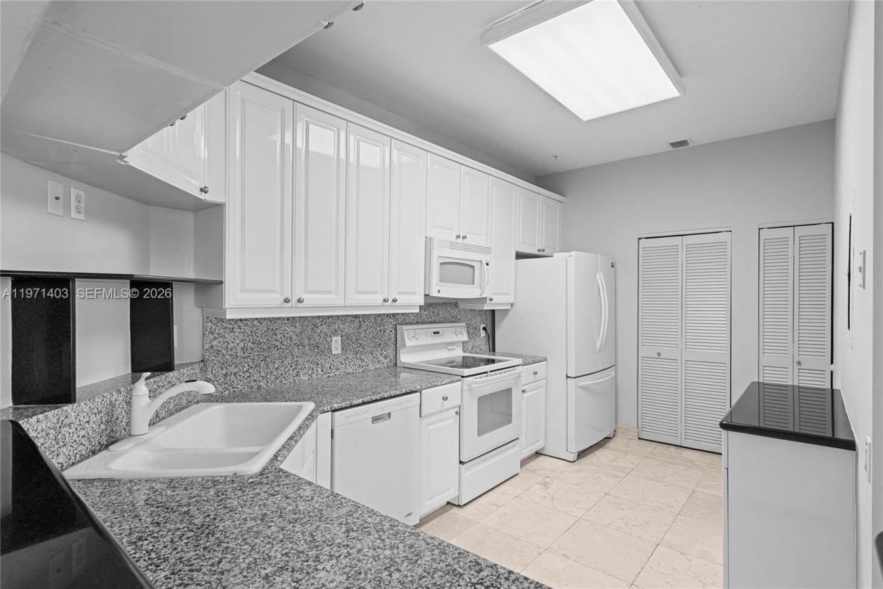 888 Brickell Key Dr, Unit 408, Miami, FL 33131 Photo