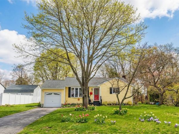 9 Amherst Road, West Sayville, NY 11796