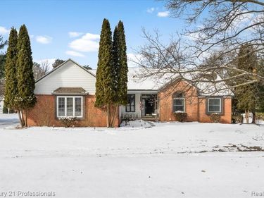 11413 Bancroft Court, Tyrone Twp, MI 48430