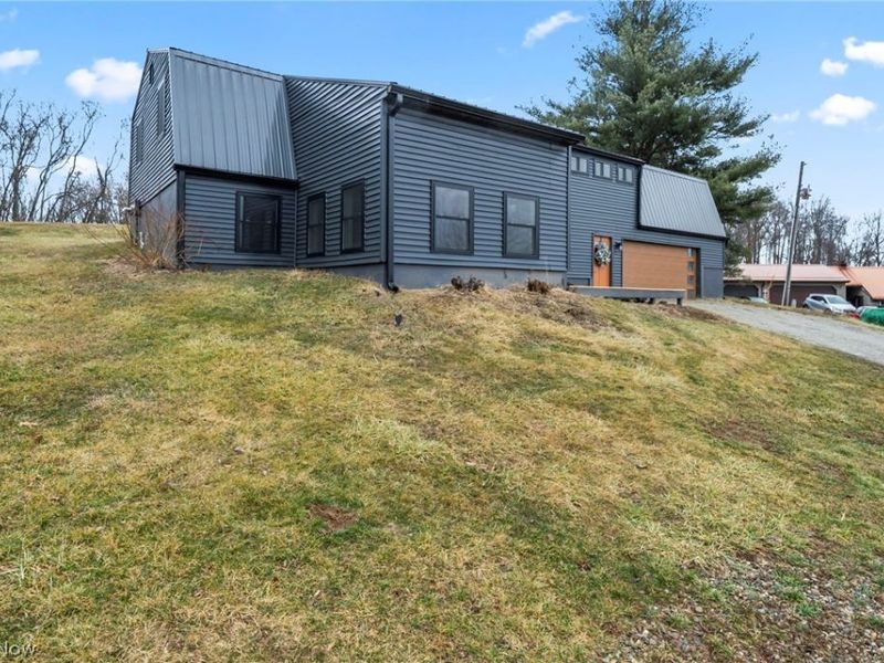 3805 Botson Lane, Cambridge, OH 43725 Photo 3