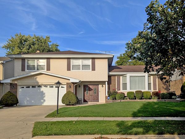 922 E Waverly Drive, Arlington Heights, IL 60004