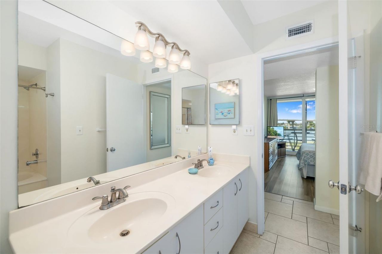 6061 Bahia Del Mar Circle, Unit 442, Saint Petersburg, FL 33715 Photo