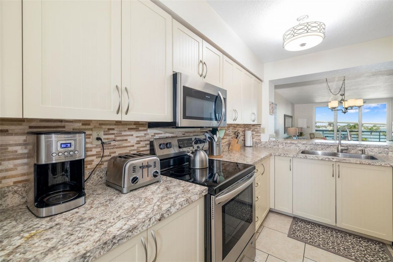 6061 Bahia Del Mar Circle, Unit 442, Saint Petersburg, FL 33715 Photo