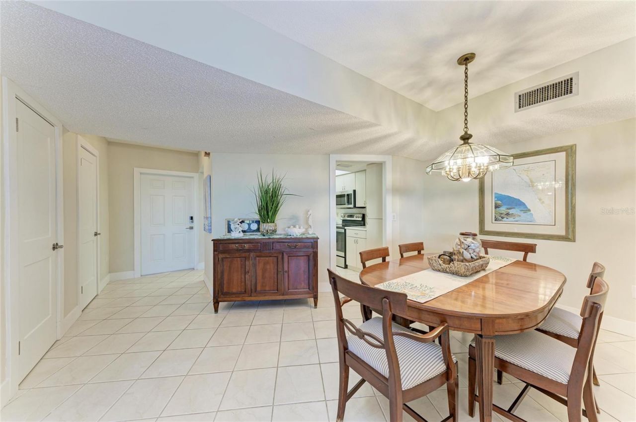 4835 Gulf Of Mexico Drive, Unit 105, Longboat Key, FL 34228 Photo