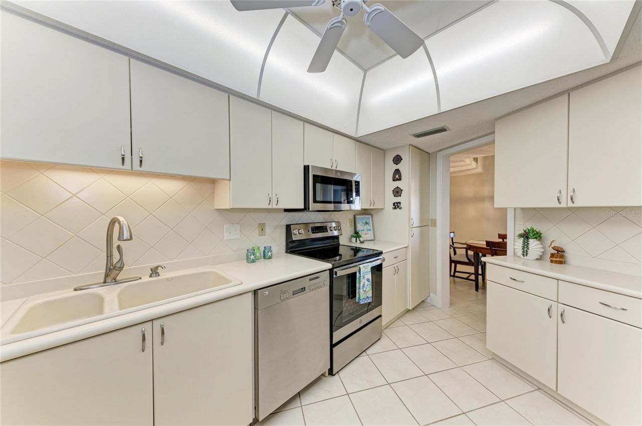 4835 Gulf Of Mexico Drive, Unit 105, Longboat Key, FL 34228 Photo